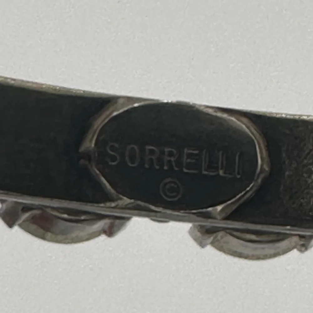 NWOT💎Women’s Riveting Romance Swarovski 16 Crystal Bangle Bracelet. - Picture 9 of 9